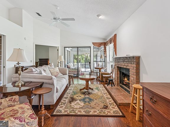 4th image of 22 Bay Tree Ct W