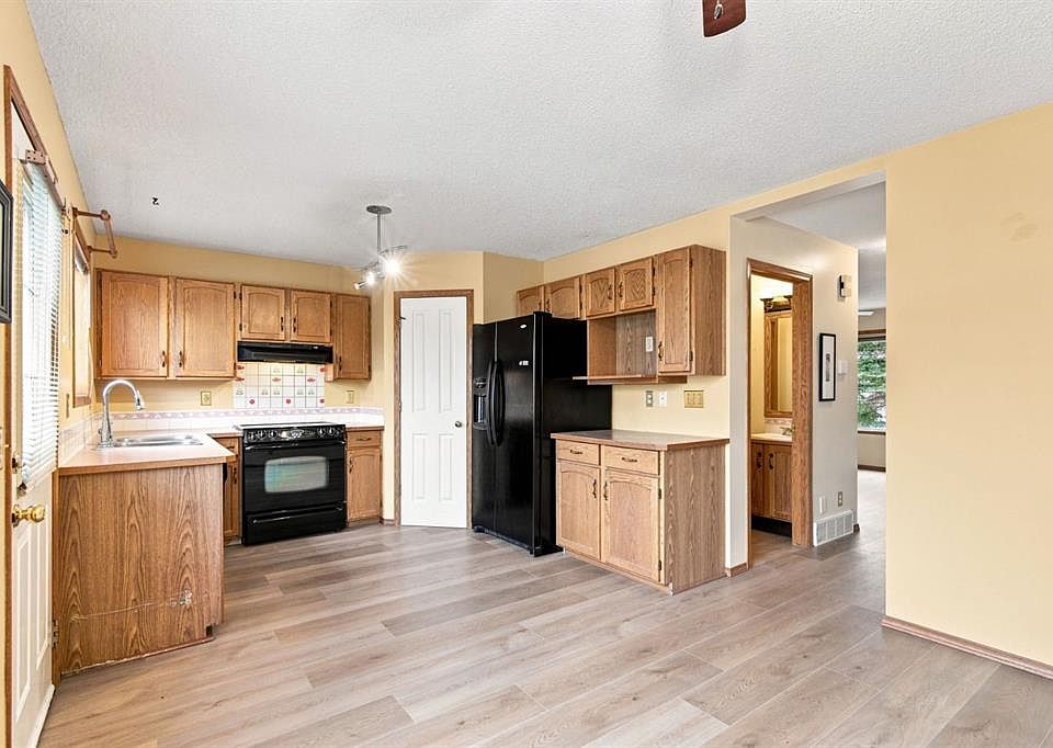 1st image of 219 Coral Springs Cir W