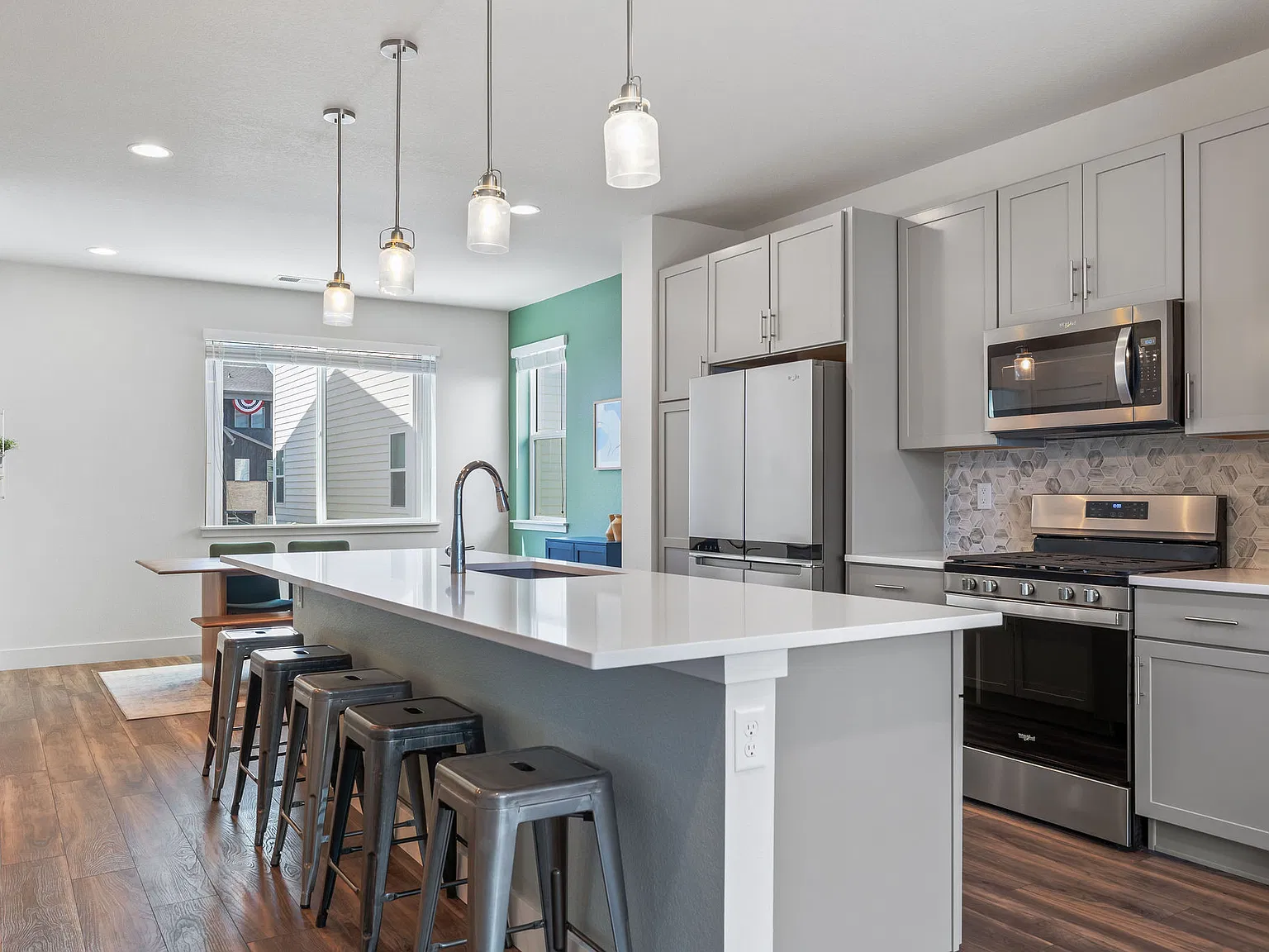 2 bed, 1644 sqft, $2,700 — Photo 4