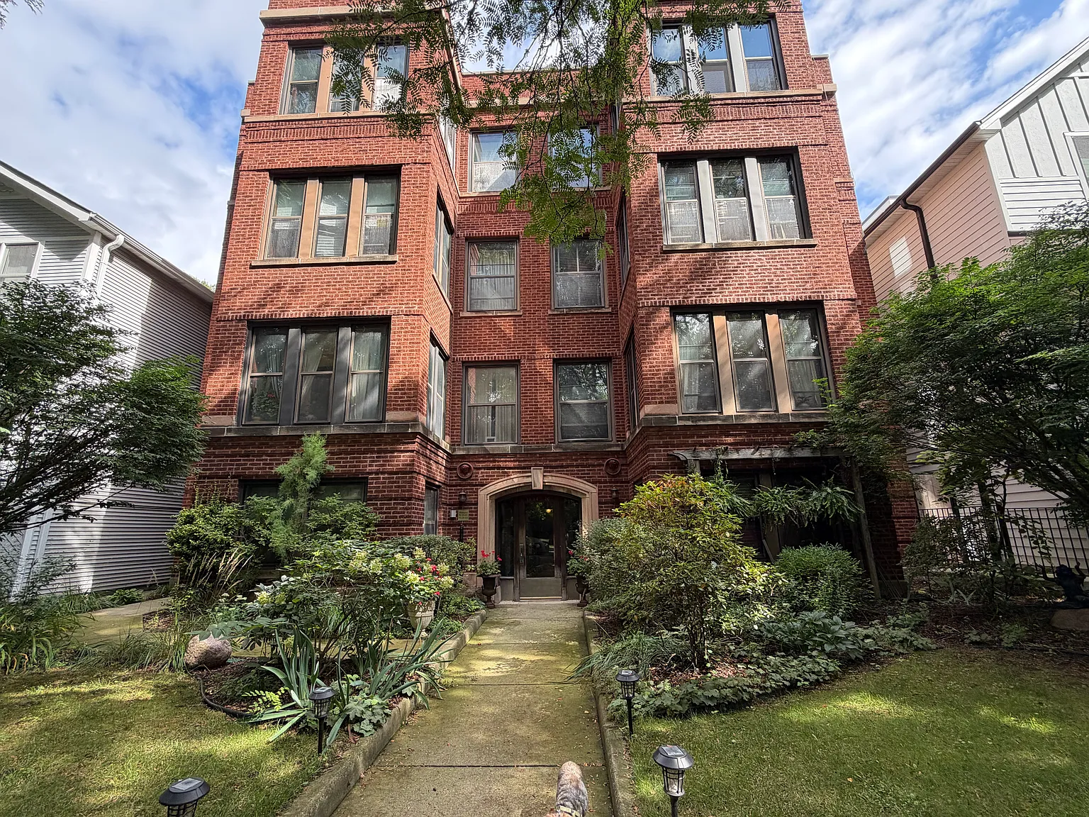 1 bed, 900 sqft, $1,950 — Photo 2