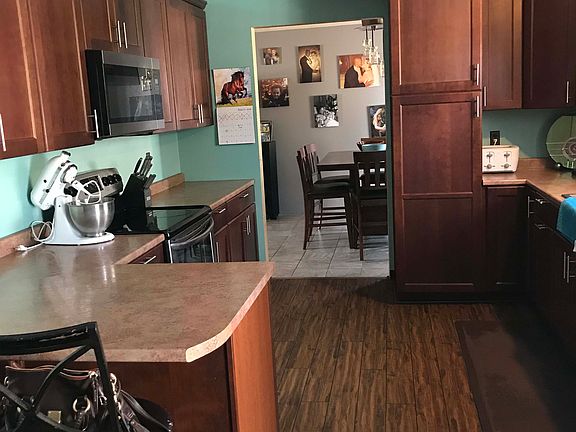 3rd image of 143 Silver Dr