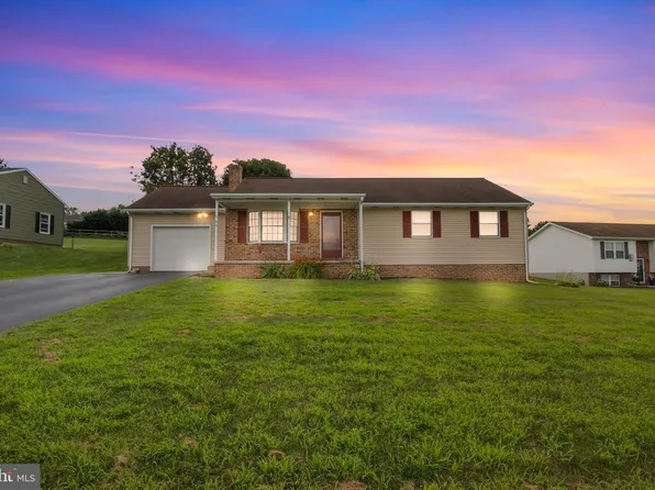 186 Skylite Dr, Hanover, PA 17331
