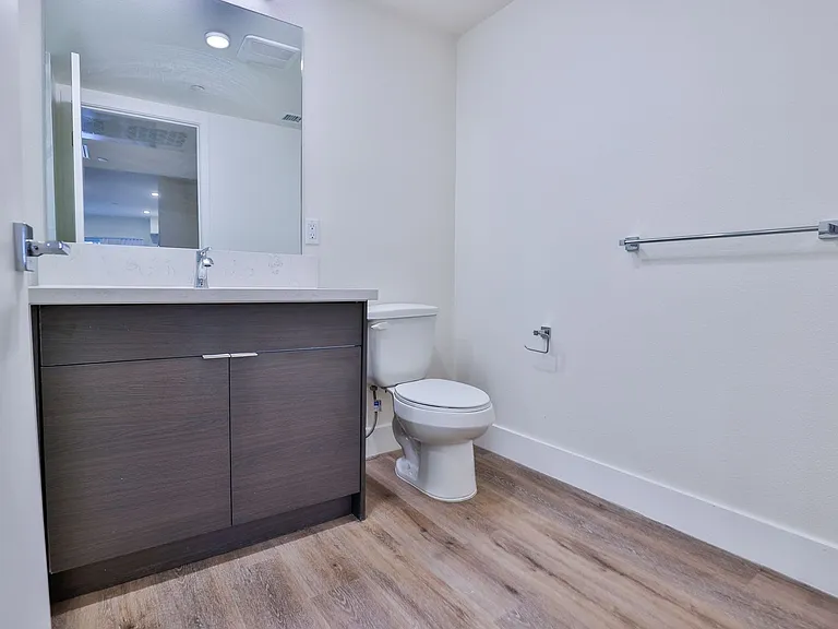 1164 W 37th Pl — Photo 20