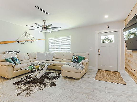 2nd image of 28070 Sunset Dr
