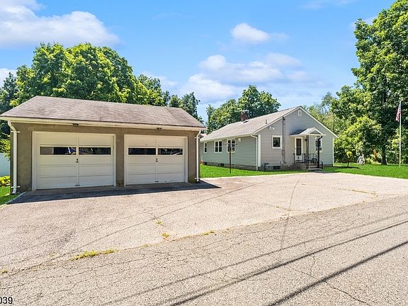 2nd image of 162 Cozy Lake Rd
