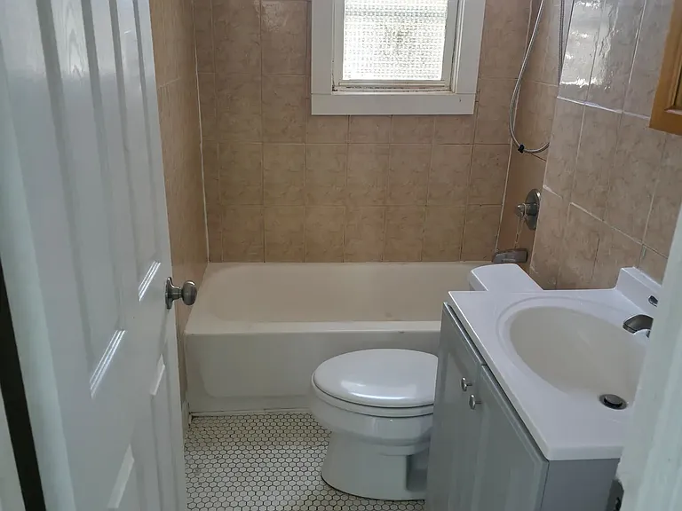 229 Jefferson St #B — Photo 4