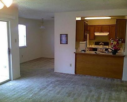 5th image of 125 NE Johnson Ave APT 13