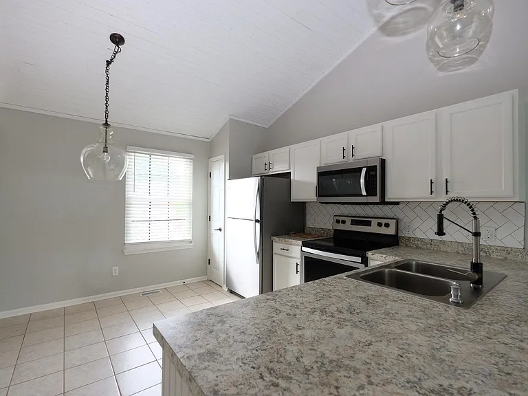 2520 Crusaders Way — Photo 4