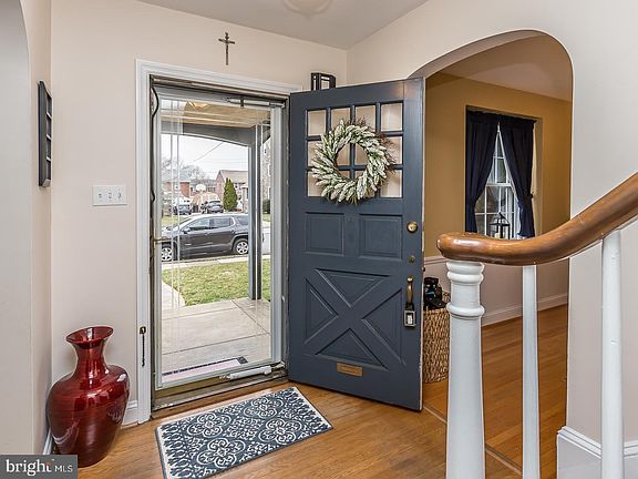 3rd image of 917 Collenbrook Ave