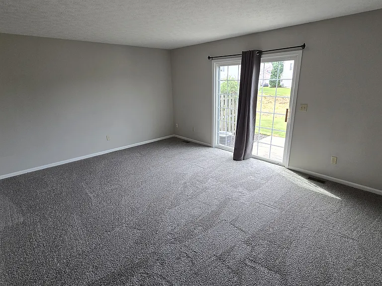33426 Halle Ct — Photo 6