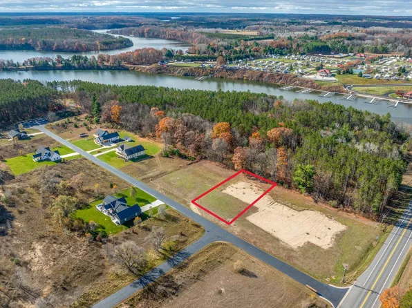 7937 Sandy Ln, Stanwood, MI 49346