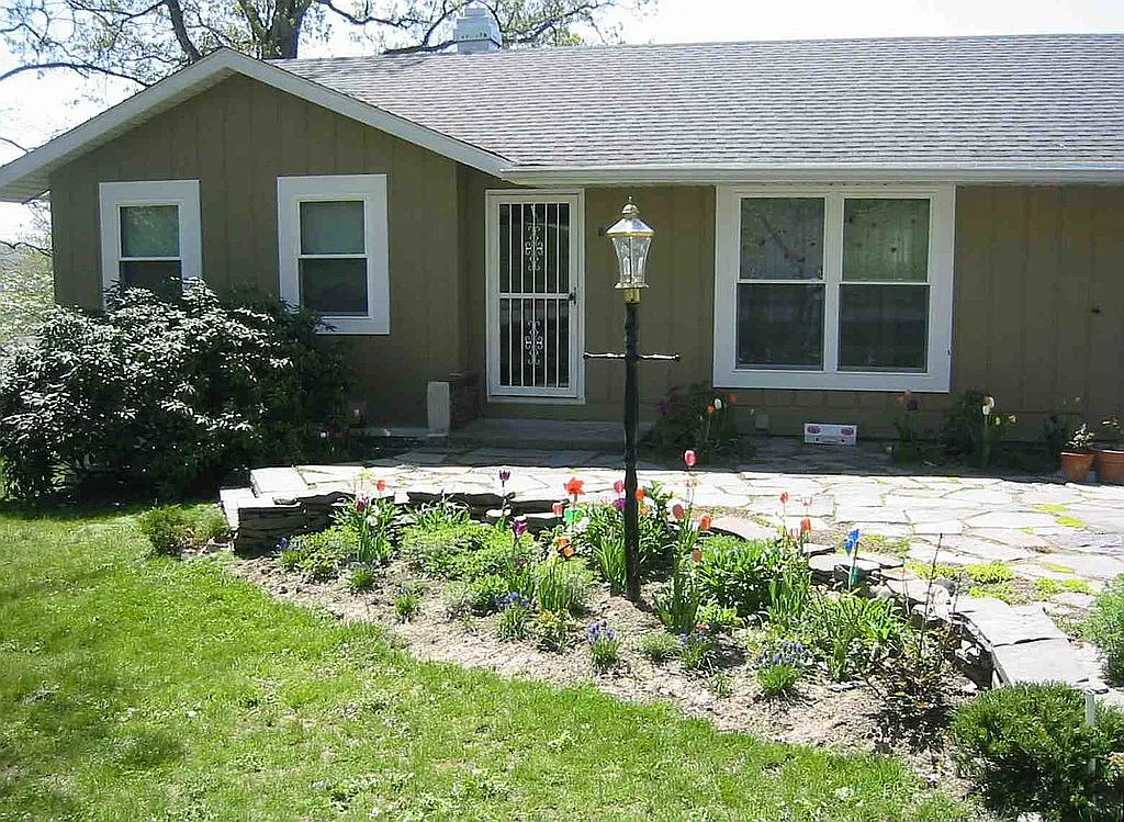 15 Harvard Rd photo 1