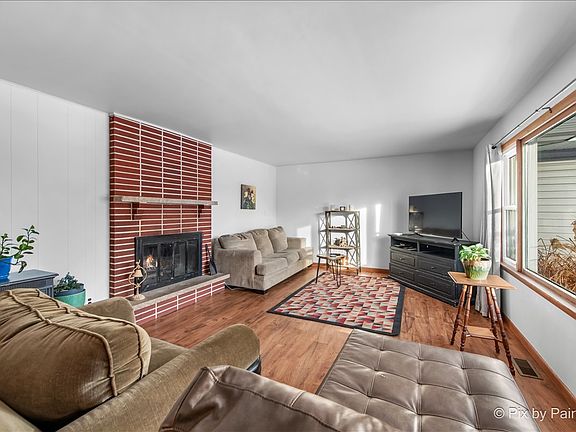 4th image of 125 W Carol Ave