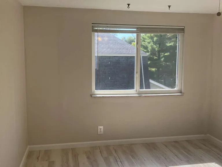 8 Holloway Dr #B — Photo 6