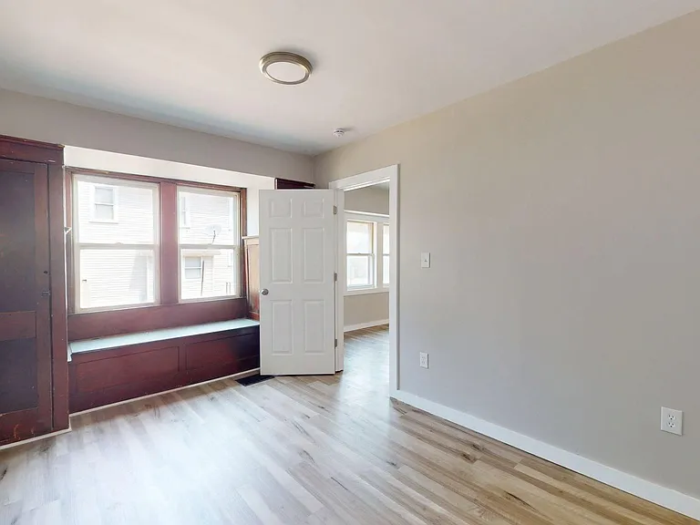 134 N Arlington St — Photo 15
