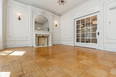 Rented by Dixon Advisory USA Inc.