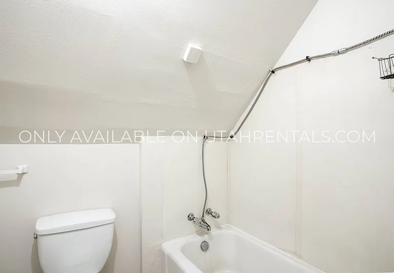 40 E State St #C — Photo 13