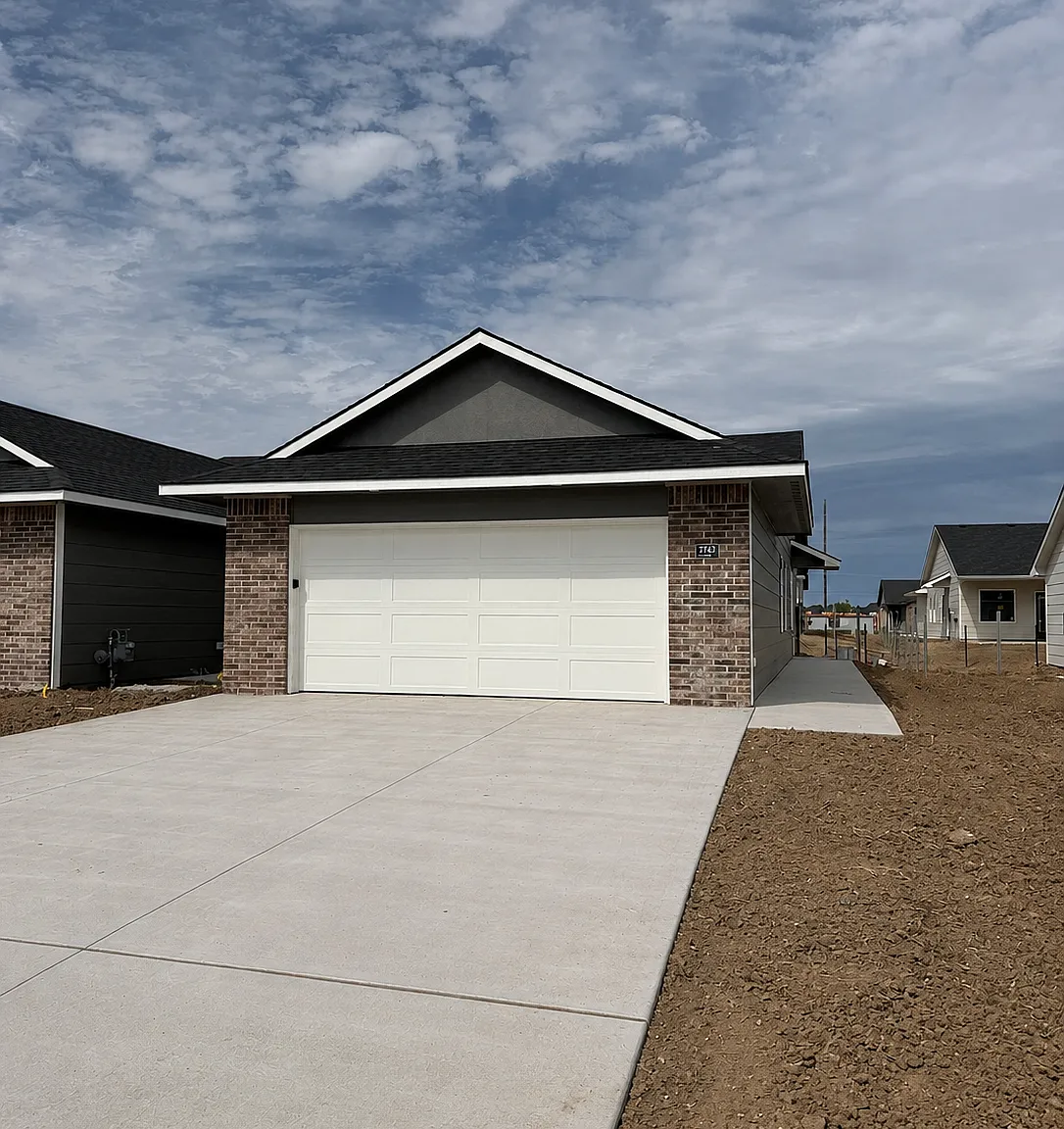2743 S Flightline St - 200 — Photo 1