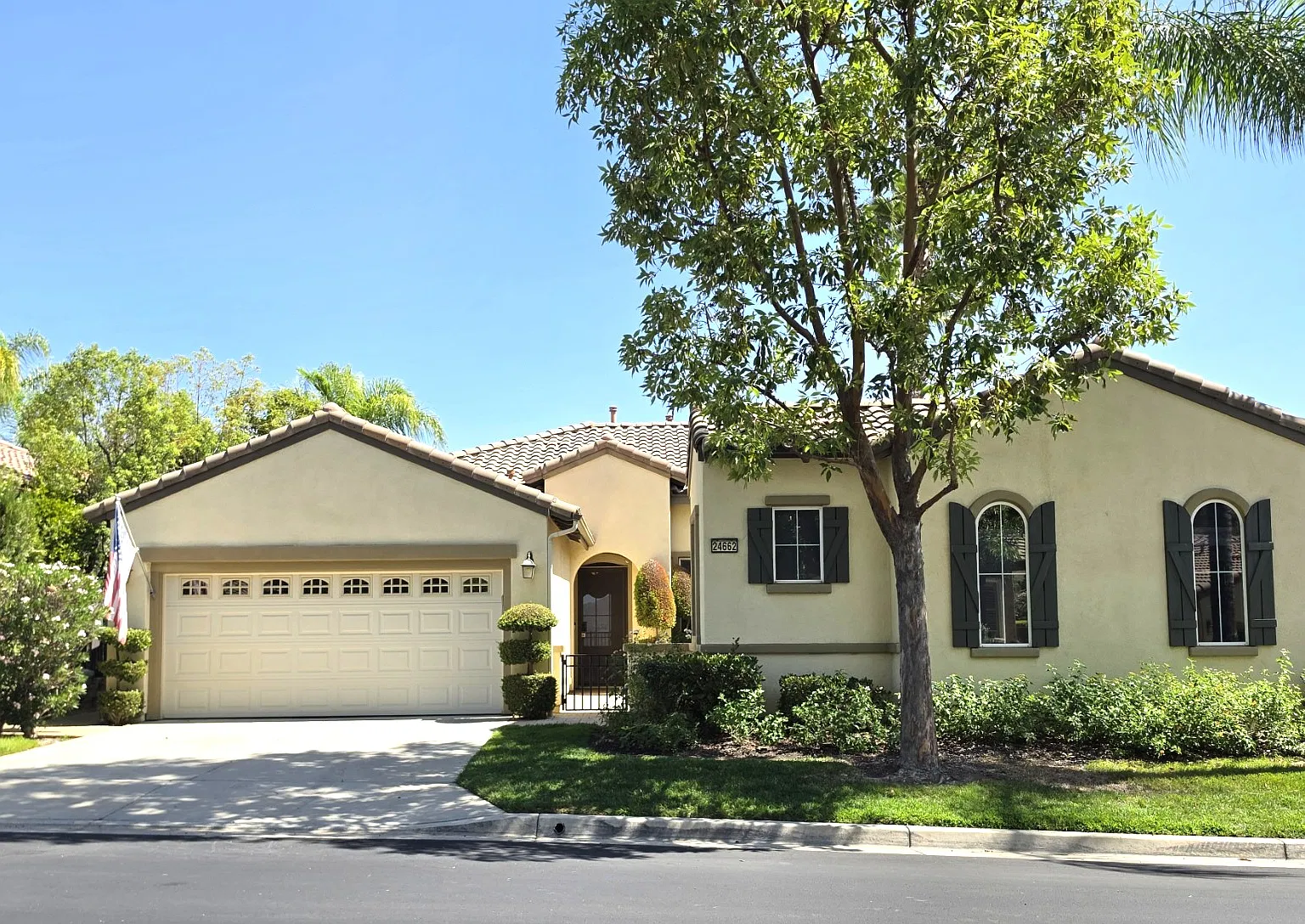 3 bed, 3.5 bath, 2345 sqft, $4,200 — Photo 1