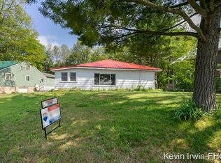 2588 W 24th St, Fremont, MI 49412
