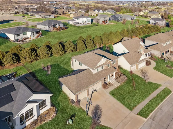 16103 Hickory Ln, Urbandale, IA 50323