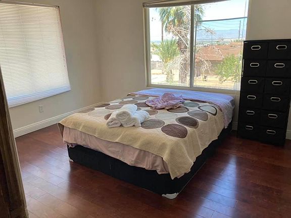 3rd image of 100 E Cypress Dr