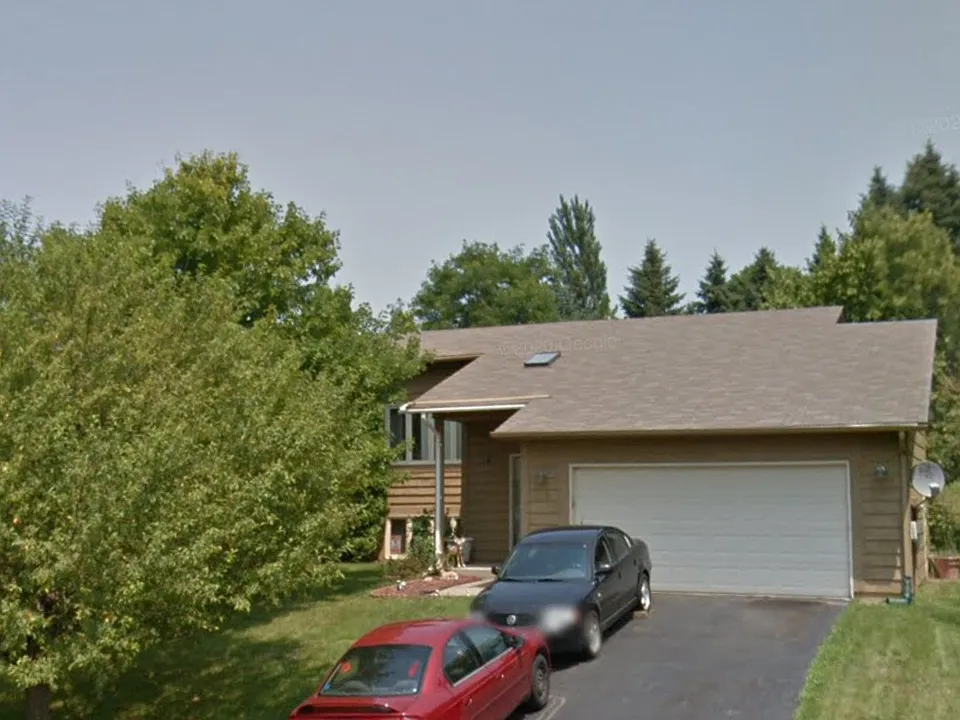 3890 Westbury Dr