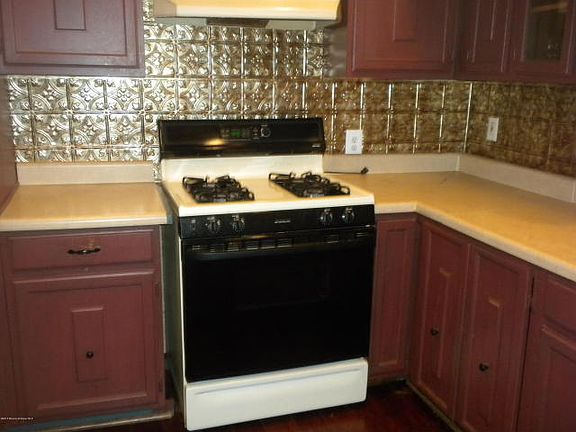 4th image of 692 Monmouth Ave