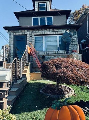 1st image of 110 Abbott St