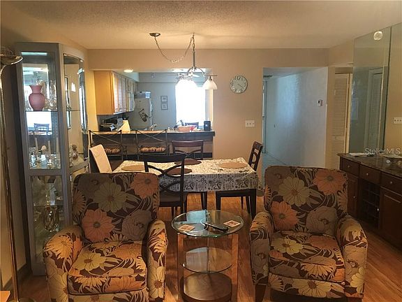 5th image of 105 Lakeview Way #5