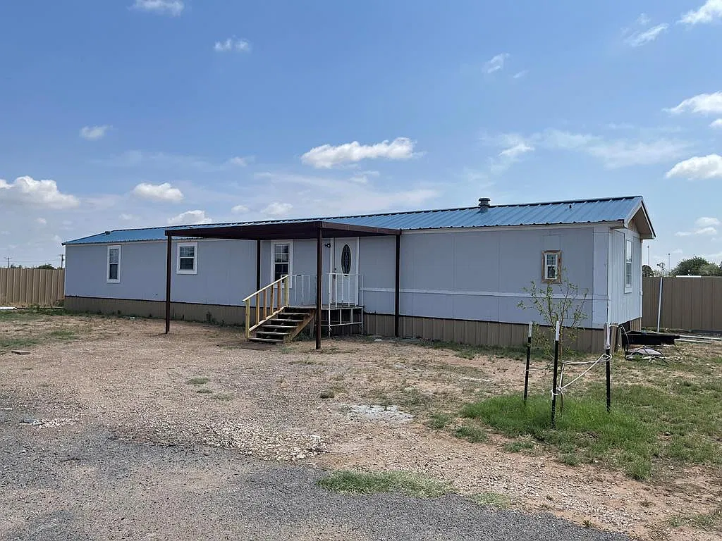 3 bed, 2.0 bath, 1216 sqft, $1,800 — Photo 1