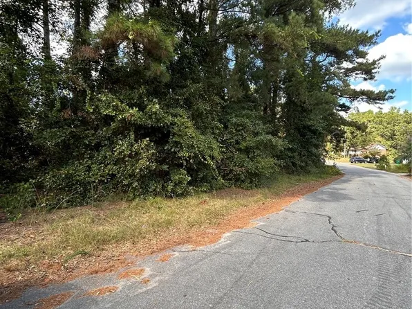 1100 Vass Rd, Spring Lake, NC 28390