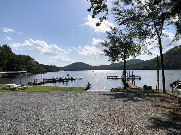 4th image of 592 Carolina Dr