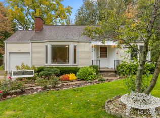 915 Foster Ct NE, Grand Rapids, MI