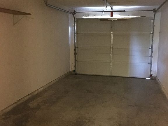 5th image of 1080 Burton Dr APT 2