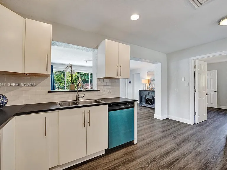3730 SW 47th Ct — Photo 32