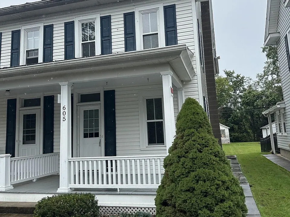 605 Elm St