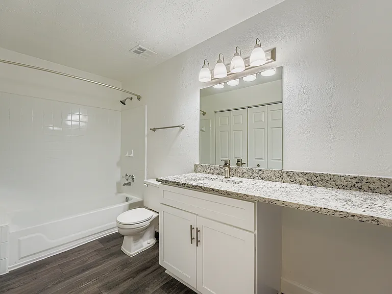 2200 Big Creek Apartments — Photo 16