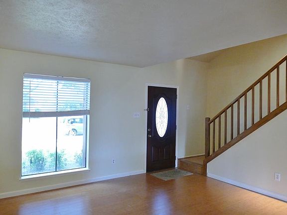 3rd image of 2926 Green Fields Dr