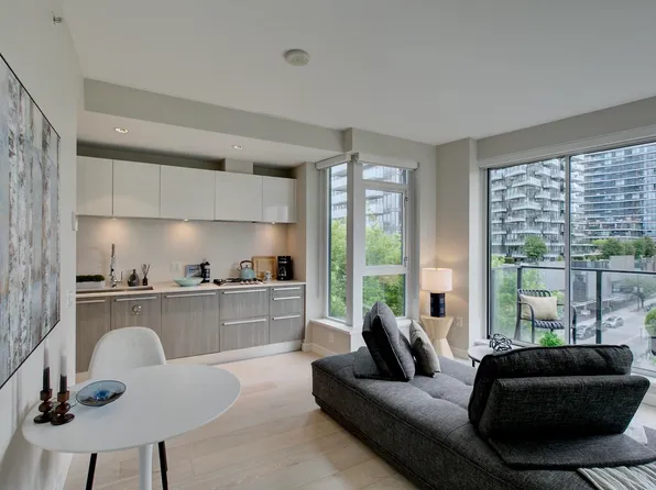 1221 Bidwell St #703, Vancouver, BC V6G 0B1
