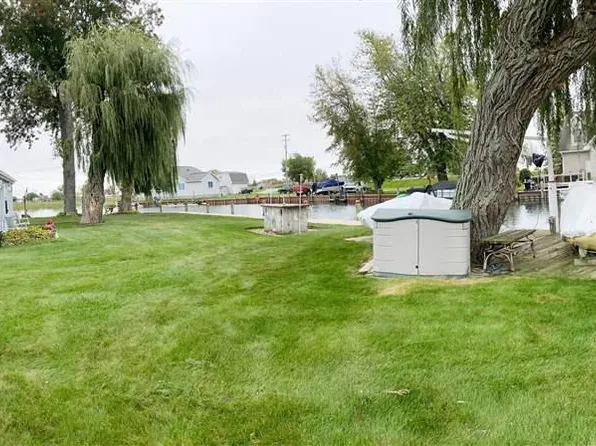 7620 Holiday St, Harsens Island, MI 48028