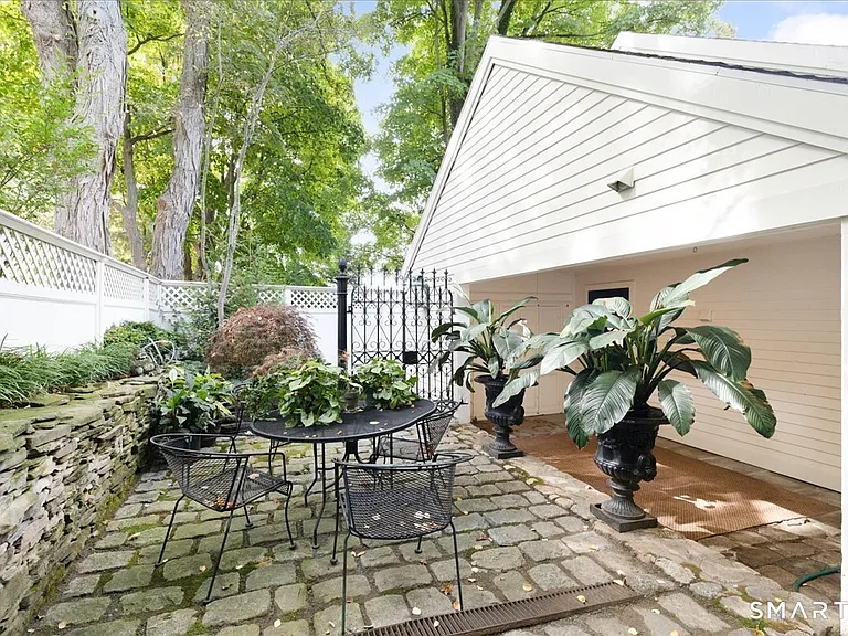 281 Pequot Ave — Photo 27