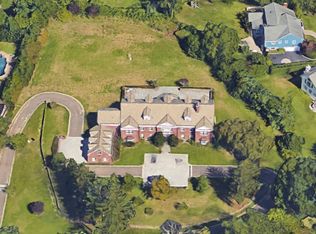 1257 Plandome Rd, Manhasset, NY 11030