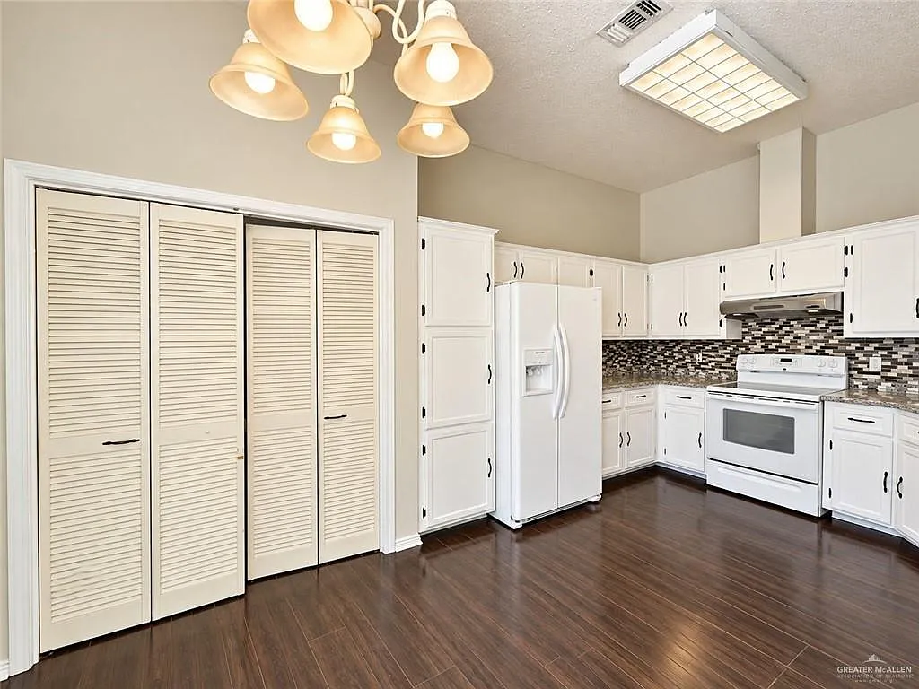 3 bed, 2.0 bath, 1442 sqft, $1,600 — Photo 3