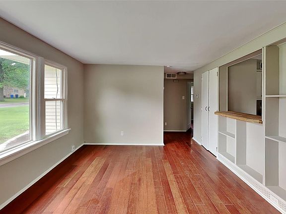 2nd image of 29 Marquette Dr