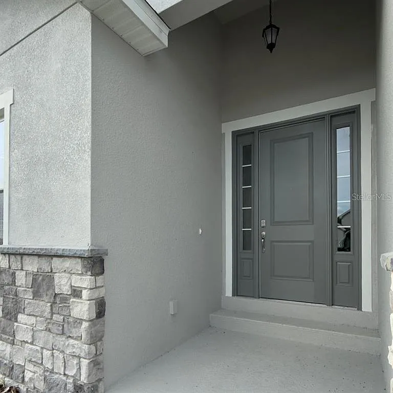 4 bed, 2.5 bath, 2029 sqft, $2,450 — Photo 2