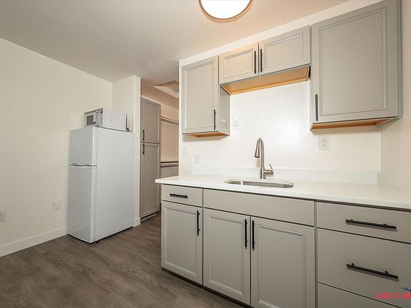 4th image of 951 S Hobson's Choice Ln Room 2