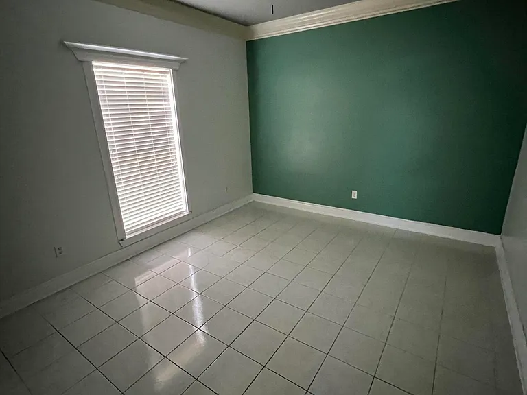 600 Glade Blvd — Photo 9