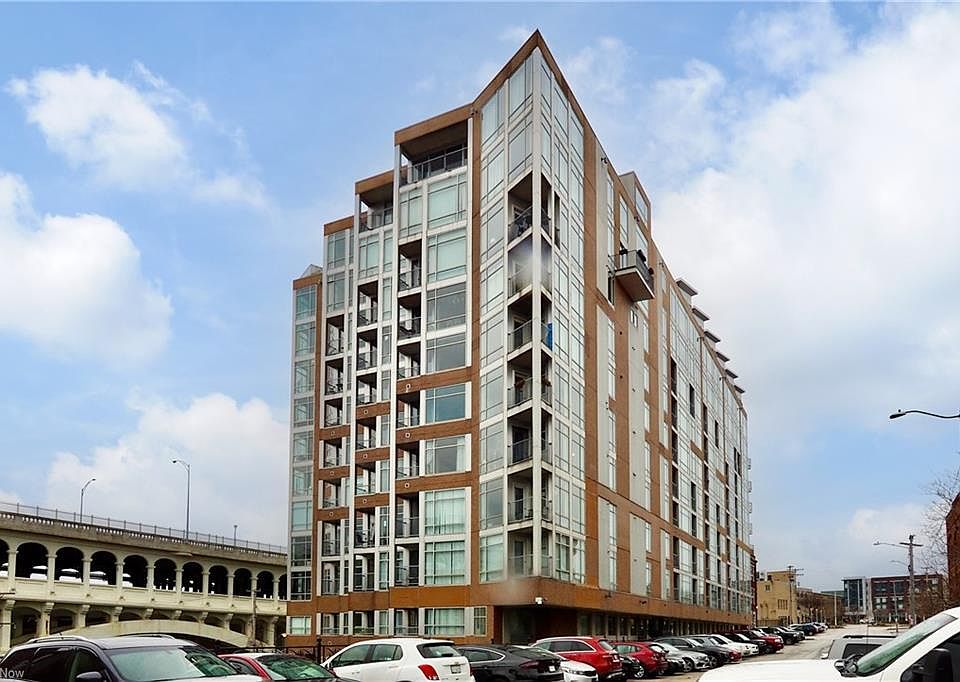 1st image of 2222 Detroit Ave APT 306