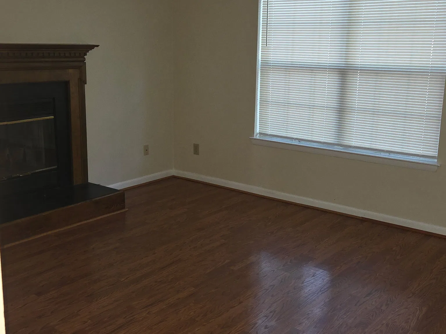 3 bed, 1.5 bath, 1005 sqft, $1,700 — Photo 3